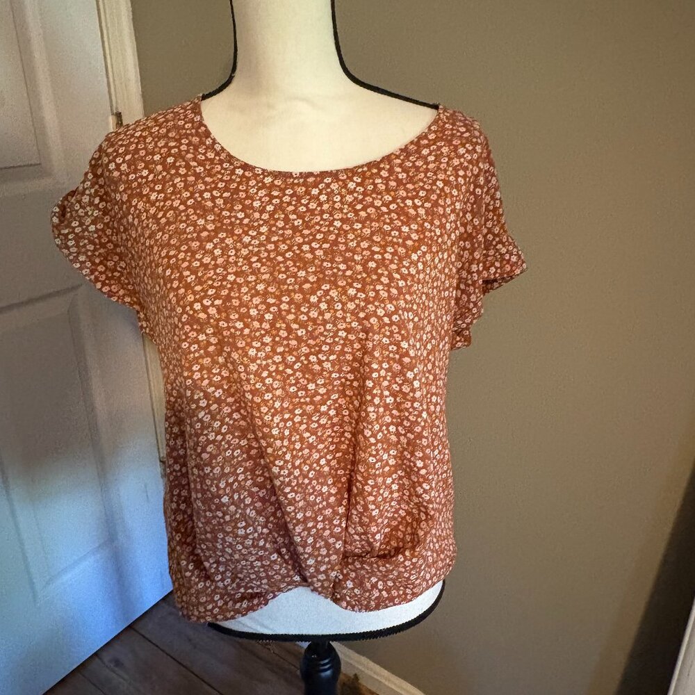 EUC Women's floral twist tie front blouse size small